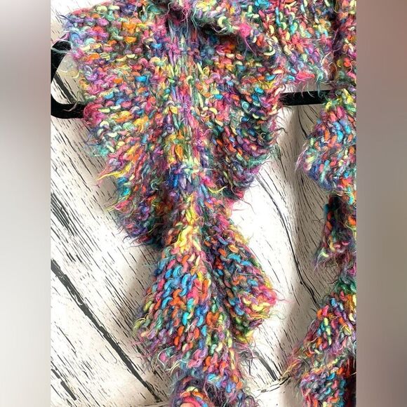 Hand knitted ruffled fabric scarf multicolored - Picture 3 of 3